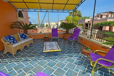 Image de Casa Ria B: A welcoming two-story apartment that is part of a villa situated at a short distance from the beach, with Free Wi-Fi.