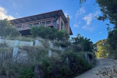 Image de Bay views and close to shops & yacht squadron.