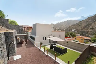 Image de Maison de Vacances 'Tierra Mojada' avec Vue sur la Montagne, Terrasse Privée et Balcon