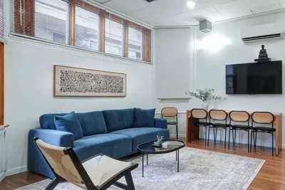 Image de Jacuzzi Retreat | 3br Center City - Sleeps 6