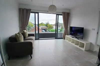 Image de Newly Refurbed 2bd W/Wraparound Balcony, 5k to City