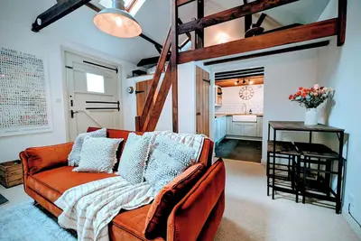 Image de Stylish 1bd Cottage with Fireplace | Parking