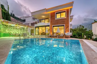 Image de Modern 4-bedroom villa • Private pool - 10 min from Kleopatra beach