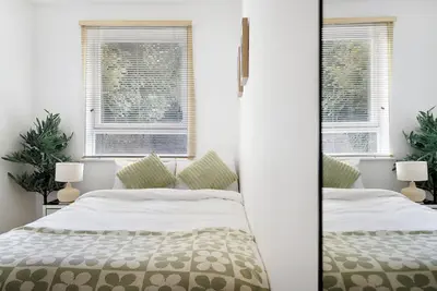 Image de Timeless Two-Bedroom Dwelling in Windsor