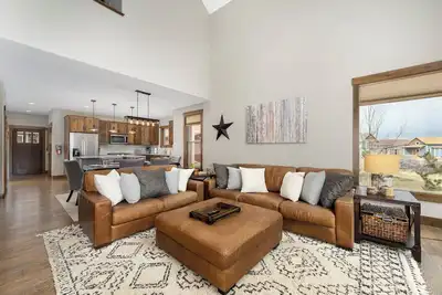 Image de Family friendly 3 bedroom, mt views, private outdoor hot tub