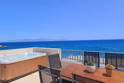 Image de Beachfront Ela Luxury Stay with Jacuzzi & Views