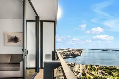 Image de Mvr - Elegant New Studio Stay with Private Balcony
