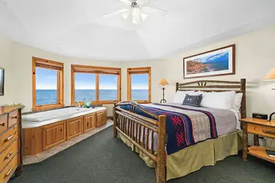 Image de Boutique Luxury On Lake Superior! Stunning Views Sunrise/Moon Waves Romantic