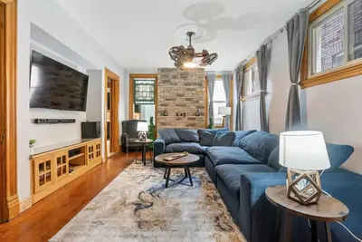 Image de 3-Story Historic Home | Steam Shower | 3 King Beds