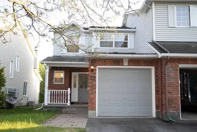 Image de Cozy SubUrban Retreat Ideal for Family & Young Professionals in Kanata Lakes