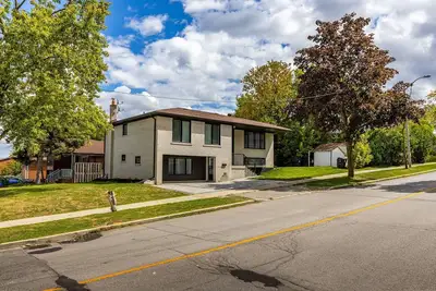 Image de Spacious 3-Bedroom Home + Free Parking