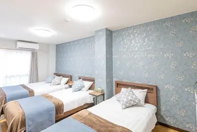 Image de 5-minute walk from Nihonbashi Station/ Luggage storage available in front of the building/ Families are welcome/ Within walking distance of Kuromon Market, Shinsaibashi, and Namba/ 24-hour supermarket nearby/ Fixed Wi-Fi available