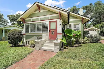 Image de Fenced in Backyard! Close to Dt Mount Dora! King Bed + Golf Cart Rental!