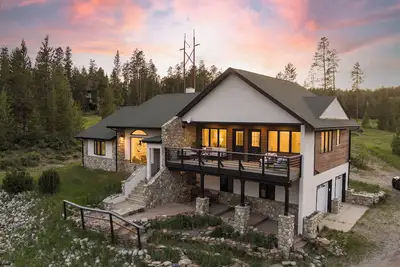 Image de Modern Mountain House - Spacious Family Retreat