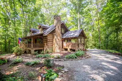 Image de Private Riverfront Cabin: Kayaks, Ping Pong, Gym