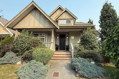 Image de 4-bedroom house in South Surrey with loads of space