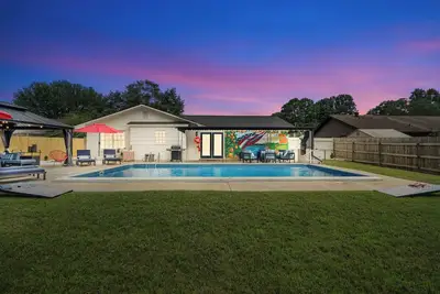 Image de Spacious Columbus Pool Home Near Ft. Benning – Sleeps 14, Game Room, Fast Wi-Fi