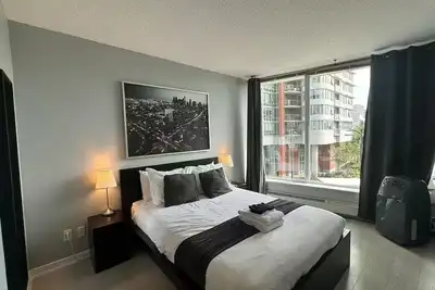 Image de \"New\" Urban Luxe Retreat – 4br w/ Pool & Parking