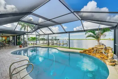 Image de Waterfront Views & Dock: Matlacha Island Home