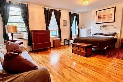 Image de Calm, Quiet Oasis in the city! 2br 2Bath, Private Duplex in Clinton Hill