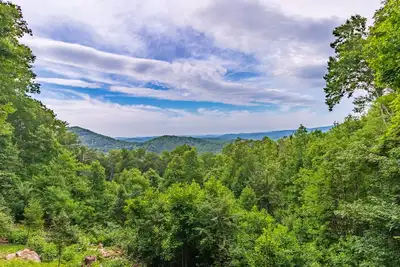 Image de View! Darling+Cozy Cabin - Private yet close to Highlands