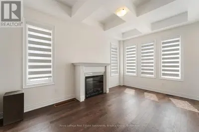 Image de Luxury Home Oasis in Oakville! 3 storey townhome. upgraded appliances Sleeps 10.