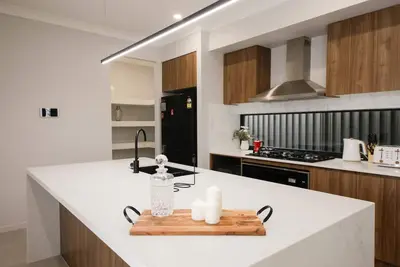 Image de 🌟4br Designer Home | 5★Luxury, FamilySafe | Cbd+Airport Proximit