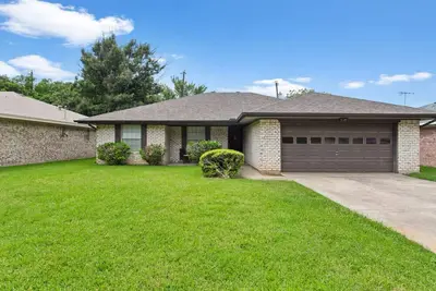 3br Near Dfw & At&T Stadium