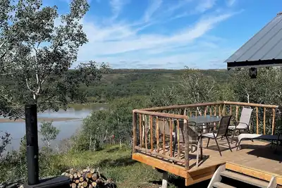 Image de Spectacular Rustic & Cozy Cabin, (built for 2) running water, toilet and shower!