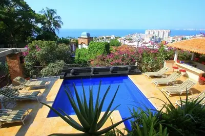 Image de Spacious 8 - 13 Bedroom Villa in Puerto Vallarta’s Romantic Zone