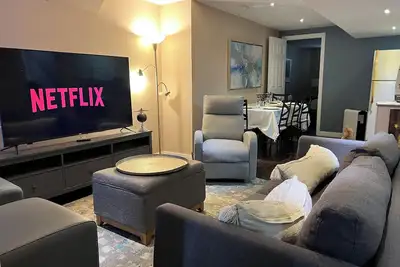 Image de Cozy Stay Near Whitby Downtown – 9 Mins to the Lake, Wildlife & Nature Trails!