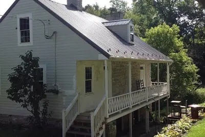 Image de Unique Historic Cottage - Springhouse 1803