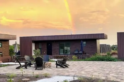 Image de Beautiful off-grid tiny home cottage #3