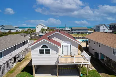 Image de Finn's Coastal Cottage: Ocean Views & Hot Tub