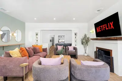 Image de Chic Napa Getaway - 3 Mins to Downtown - Game Room with Vanity Area