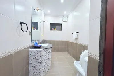 Image de “Spacious King Rooms  Prime Dha Location  Perfect for Business & Family Stays