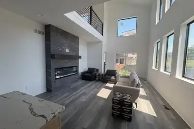 Image de New Luxury townhome w/ excellent location