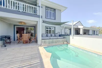 Image de Kloof Gardens: Pool & Braai with Lagoon Views