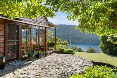 Image de Exclusive Cottage: Views, Gardens, & Fireplaces