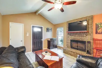 Image de Walk to At&T Stadium: Game Day Home Base w/ Patio!