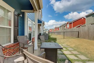 Image de Poolside Bliss & Lake Fun: Monkey Island Retreat!