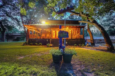 Image de Private Pool: Fun Riverfront Retreat in Hamilton!