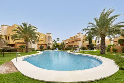 Image de Appartement 'En Urbanización Nudista' avec piscine partagée, Wi-Fi et climatisation