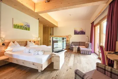 Image de \"Suite Bergsonne\" with bathtub, shower, Wc (from 7 nights) - Nature and wellness hotel