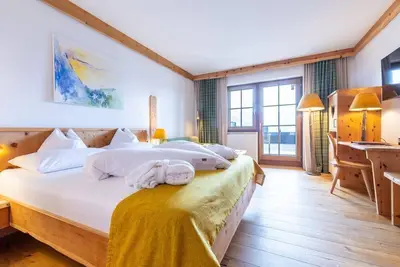 Image de \"Edelweiß\" - double room with bath, sep. Wc (from 7 n. ) - Natur- und Wellnesshotel Höflehner