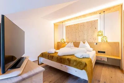 Image de \"Kamin Suite\" with shower, Wc (from 7 n. ) - Natur- und Wellnesshotel Höflehner