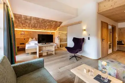 Image de \"Bergquell\" suite, separate Wc and bath/shower (from 7 nights) - Nature and wellness hotel