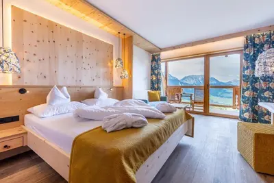 Image de \"Zirbe Weitblick\" - double room, shower, Wc (1 - 3 nights) - Nature and wellness hotel