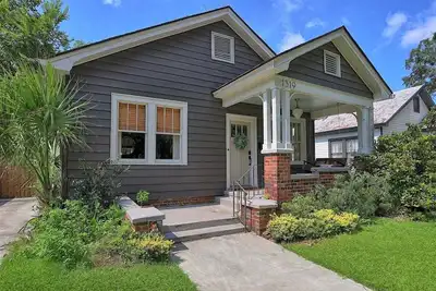 Image de Luxury Daffin Getaway | Designer Kitchen + Yard