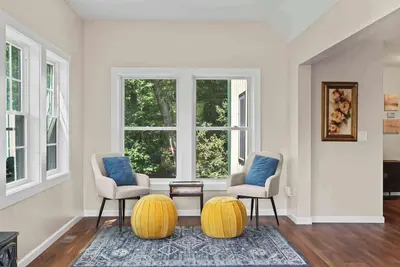 Image de Stone's Throw by Mirror Lake